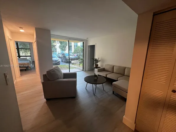 11750 SW 18th St APT 125-1, Miami, FL 33175