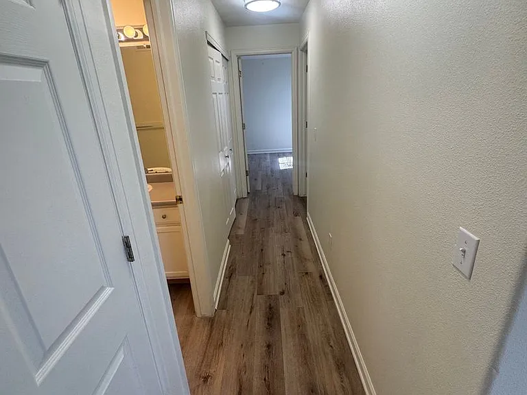 Highline Pointe Apts. — Photo 6