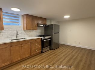 60 Lightwood Dr #2, Toronto, ON M9V 2Z2