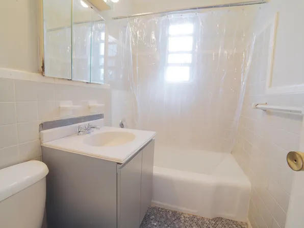 5621 Netherland Avenue image 5 of 9