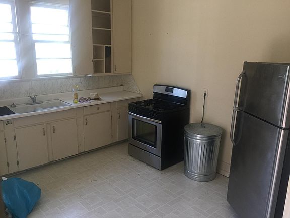 3rd image of 406 Melbourne St