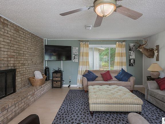 5th image of 182 Lake Dr