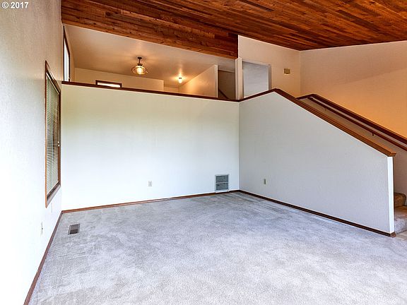 3rd image of 7 Oriole Ln