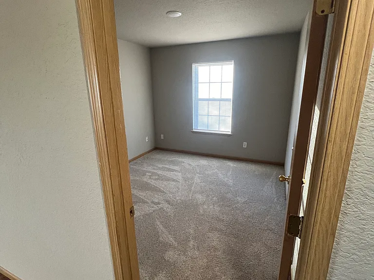 1370 N Tradition Ave — Photo 13