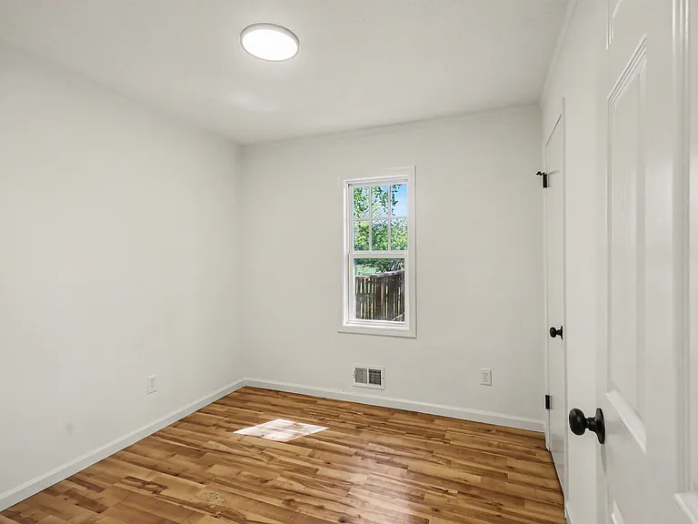 11939 Smalley Ave — Photo 6