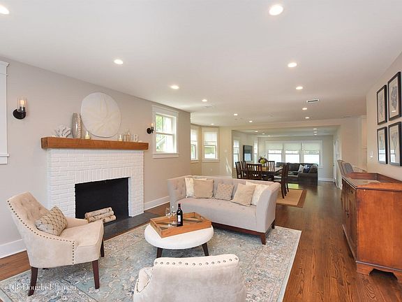 3rd image of 15 Vista Way