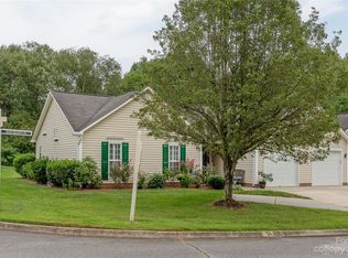 11 Red Barn Ln, Fletcher, NC 28732