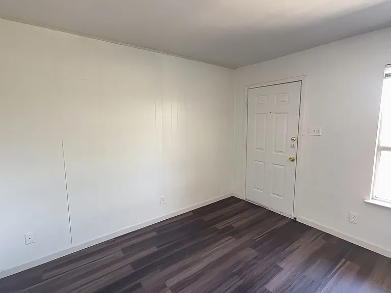 1202 N College St — Photo 6