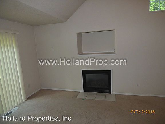 2nd image of 16373 SE Vineyard Ln