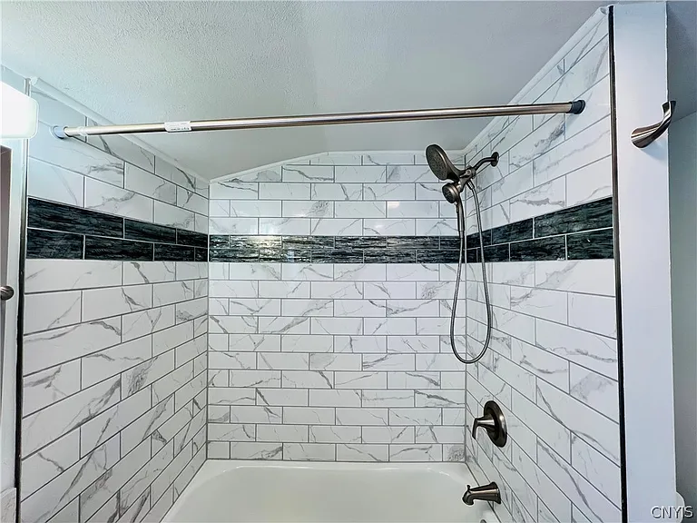 140 E Oneida St — Photo 11