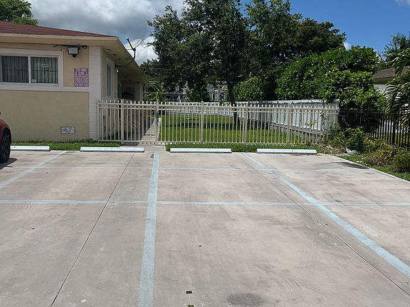 3rd image of 1355 NE 111th St APT 1