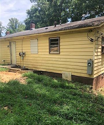 3rd image of 511 Arlington Cir NW
