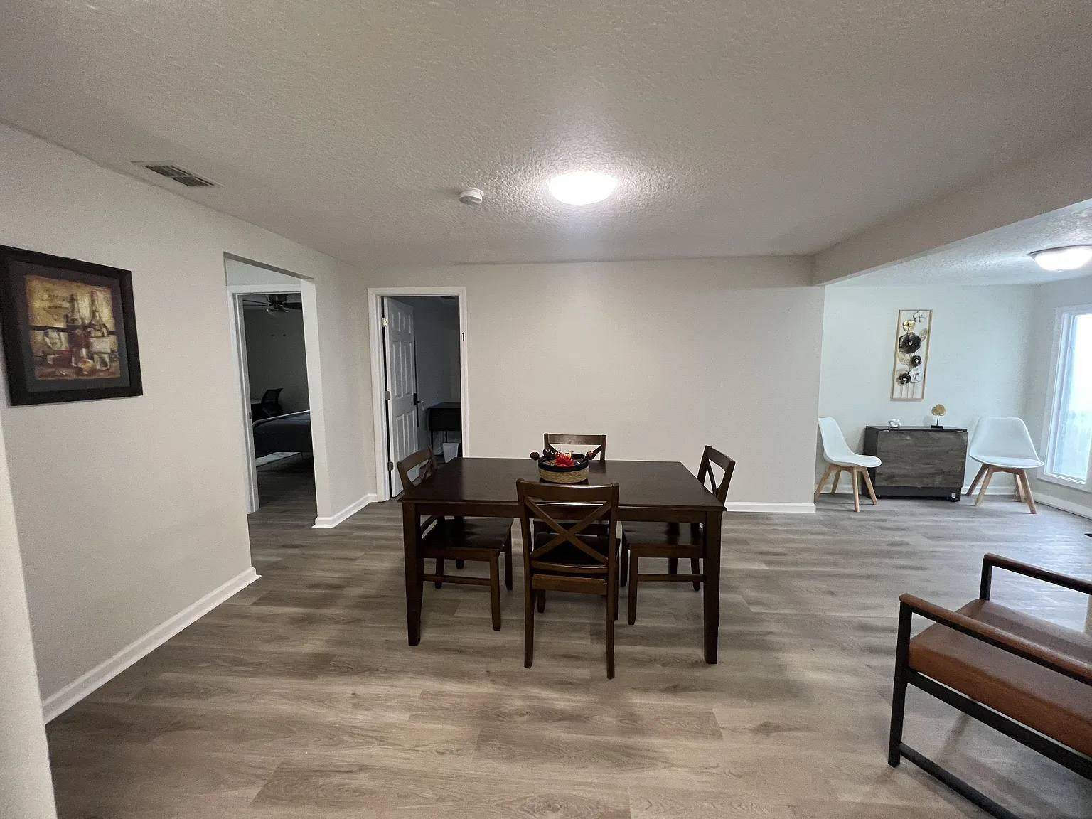 4 bed, 2.0 bath, 1695 sqft, $706 — Photo 4