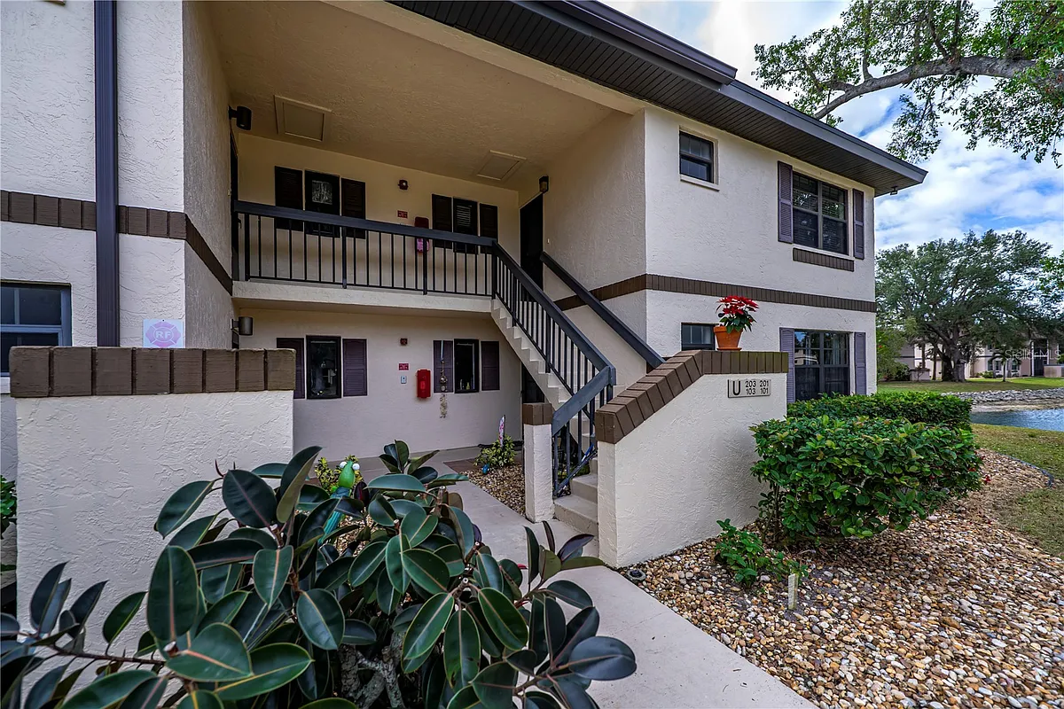 Building Photo - 19505 Quesada Ave #U201