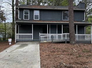 8512 N Pond Dr, Riverdale, GA 30274