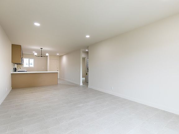 5th image of 840 Sinkler Way #D