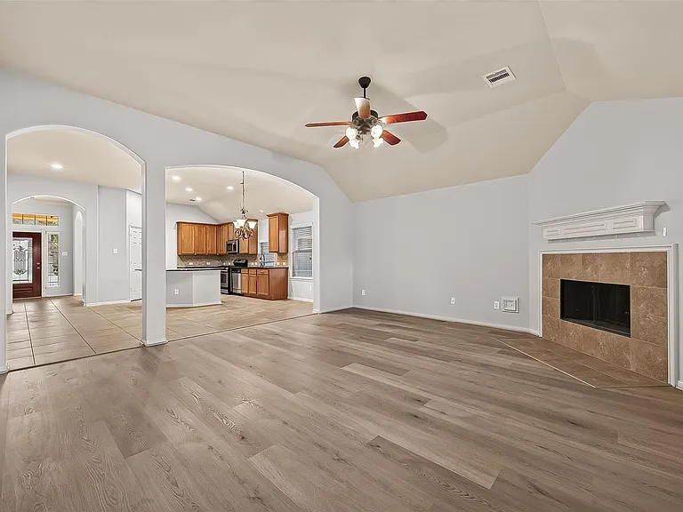 28207 Chalet Park Dr — Photo 11