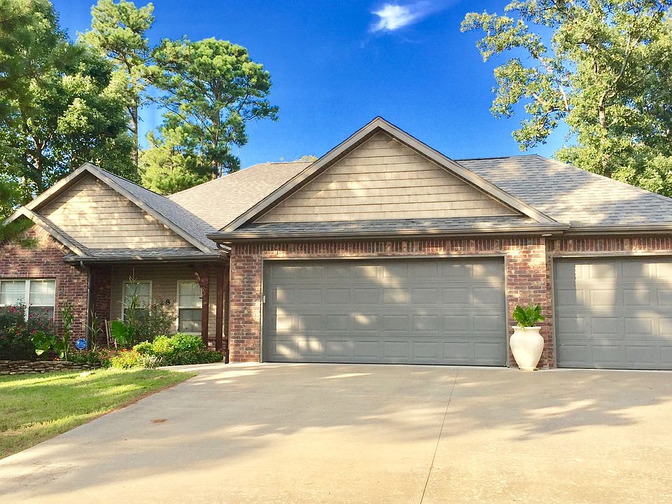 1st image of 28 Tewkesbury Circle Dr