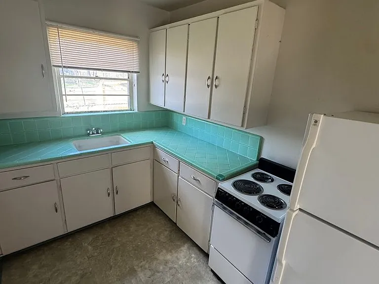 324 N San Francisco St — Photo 9