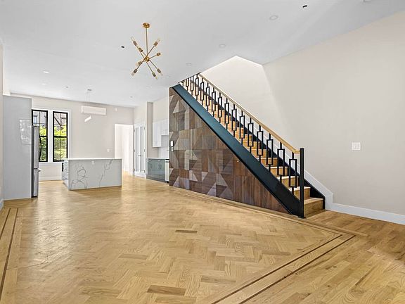 2nd image of 456 Willoughby Ave #2
