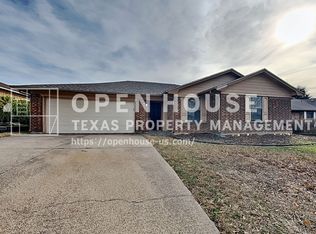 6640 Willow View Dr, Watauga, TX 76148
