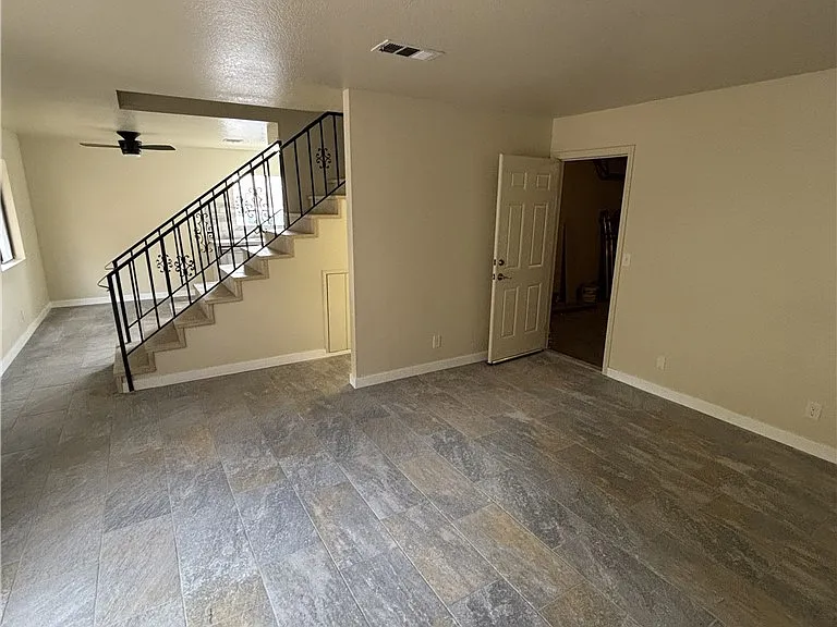 9229 Stewart And Gray Rd #A — Photo 5