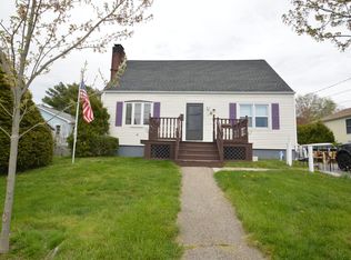27 Paquin Pl #2, Middletown, RI 02842