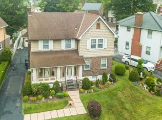 3338 Country Club Rd, Bronx, NY 10465