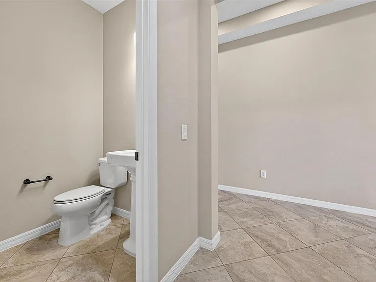 3637 NW 56th Ave — Photo 11