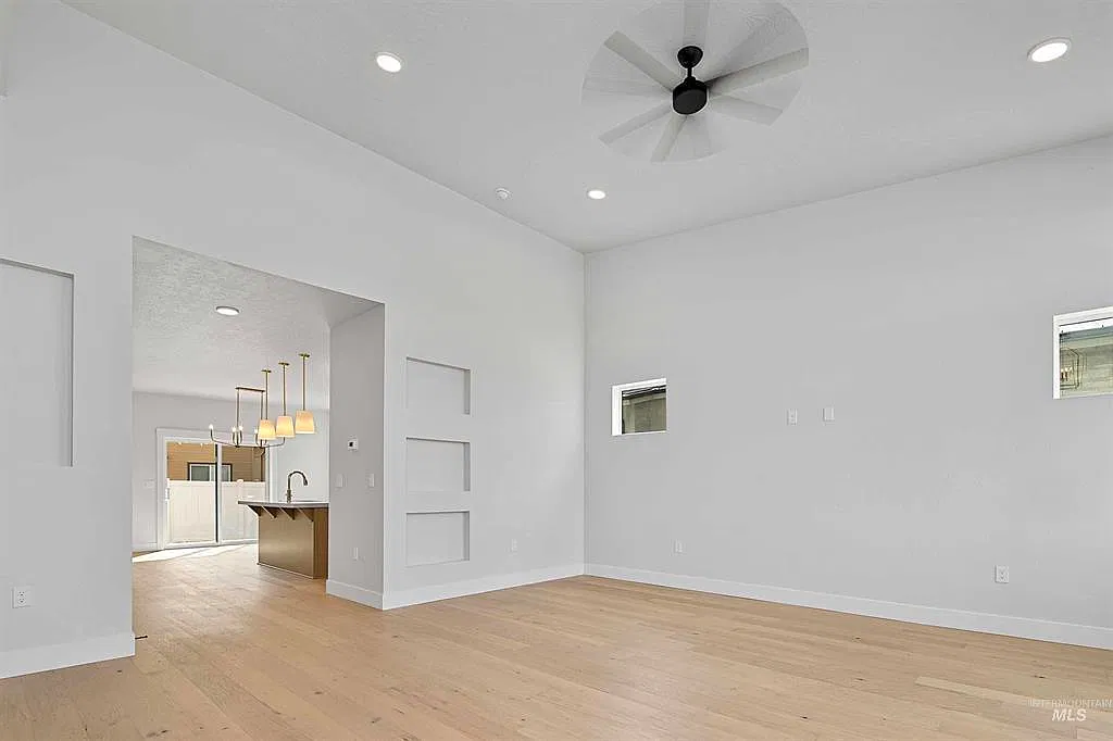 3 bed, 1757 sqft, $3,300 — Photo 3