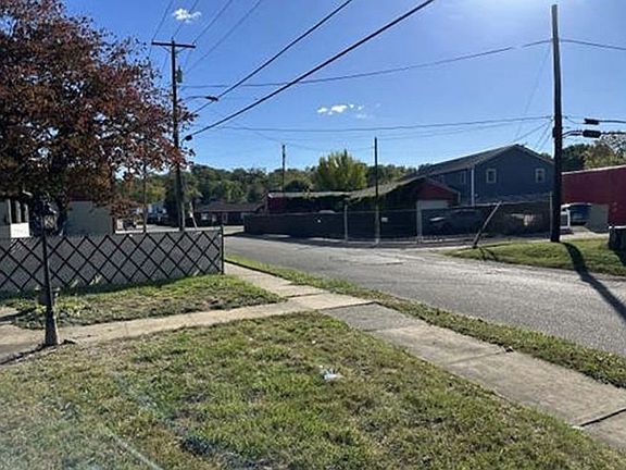 Exterior Neighborhood (street photo)