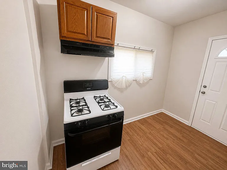 2309 W Firth St — Photo 5