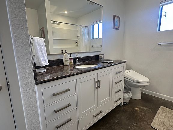 5th image of 1706-A-B Royal Hill Dr