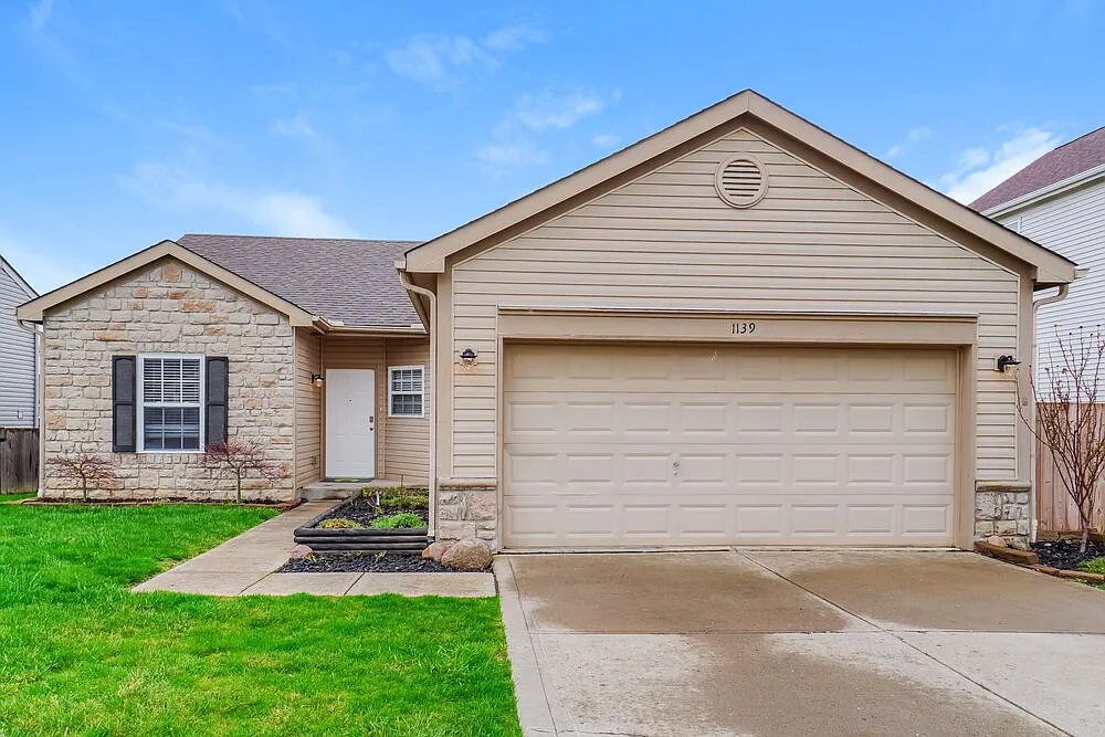 3 bed, 2.0 bath, 1466 sqft, $2,390 — Photo 1