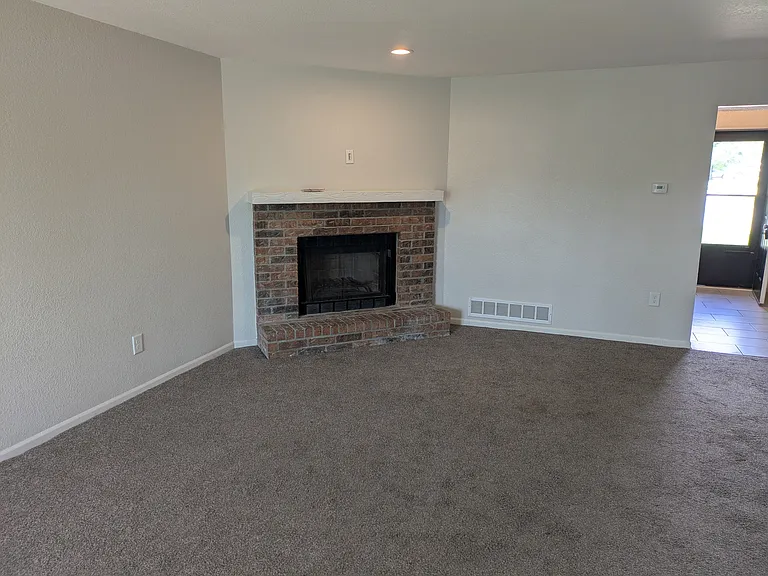 1303 SE 8th St — Photo 5