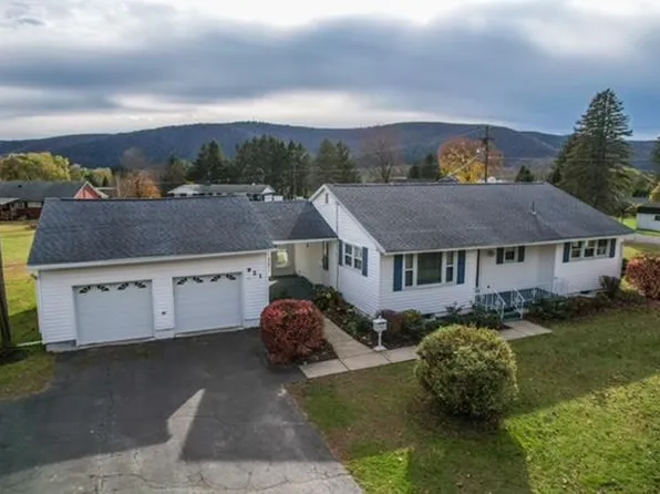 921 W Lockhart St, Sayre, PA 18840