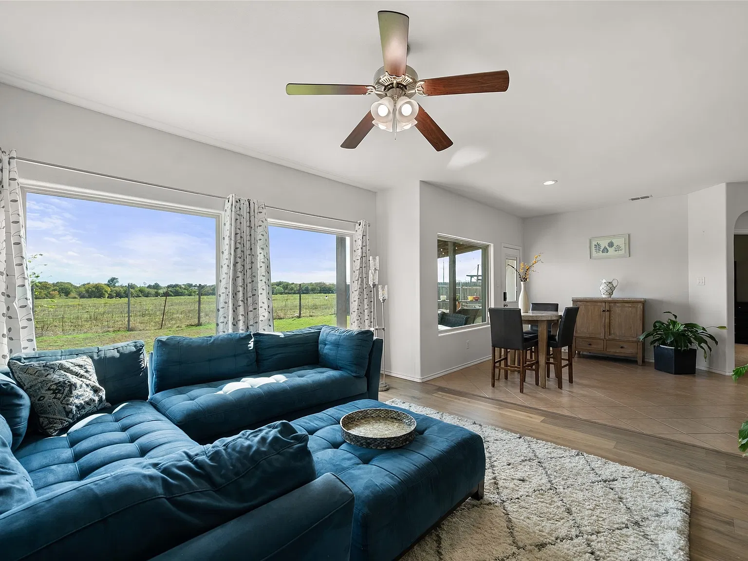 3 bed, 1822 sqft, $2,195 — Photo 3