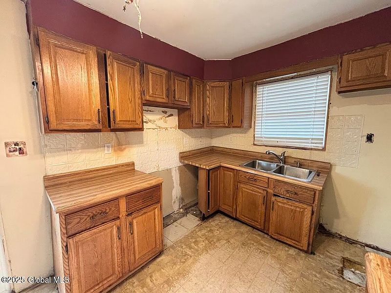5th image of 11 Luella Road