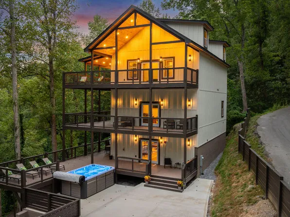 752 Loop Rd, Gatlinburg, TN 37738