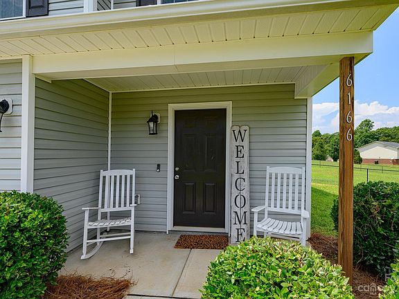 3rd image of 6166 Brentwood Park Dr