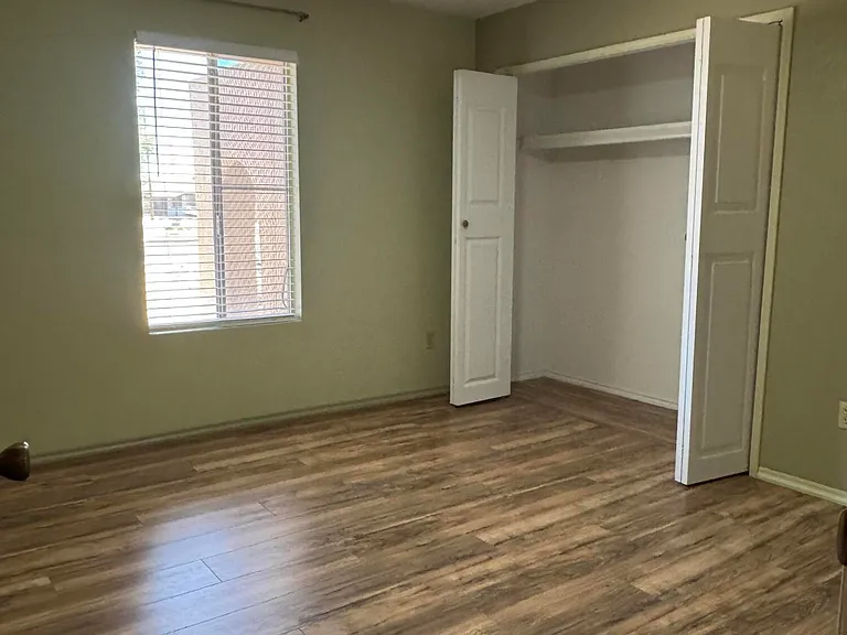 3468 E Hearn Rd — Photo 13