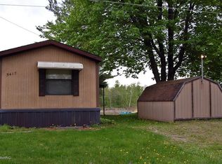 5417 Point Dr, Mecosta, MI 49332