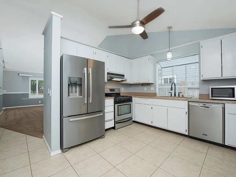 620 Myrtlewood Ct — Photo 2