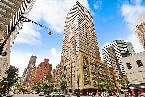 Rented by R New York | media 4