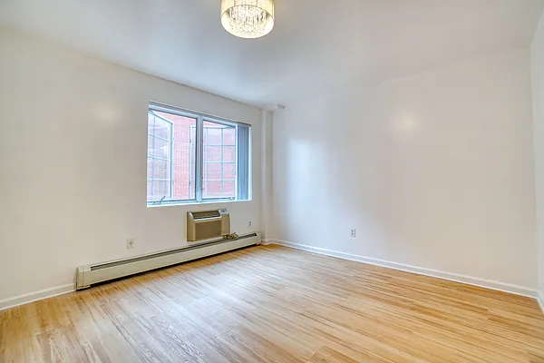 Bedroom, photo 1