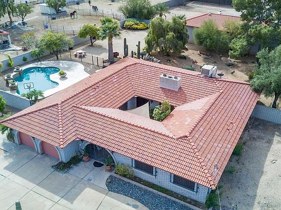 2nd image of 2009 E Tonopah Dr