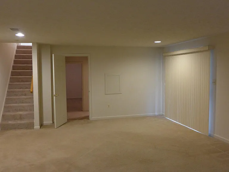 10008 Manor Pl — Photo 17