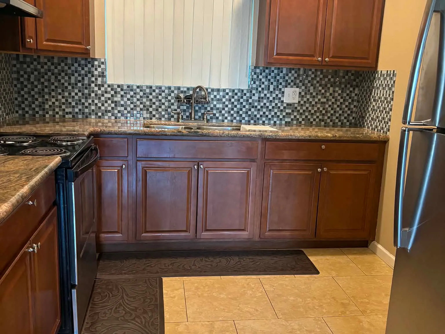 3 bed, 1327 sqft, $1,800 — Photo 3