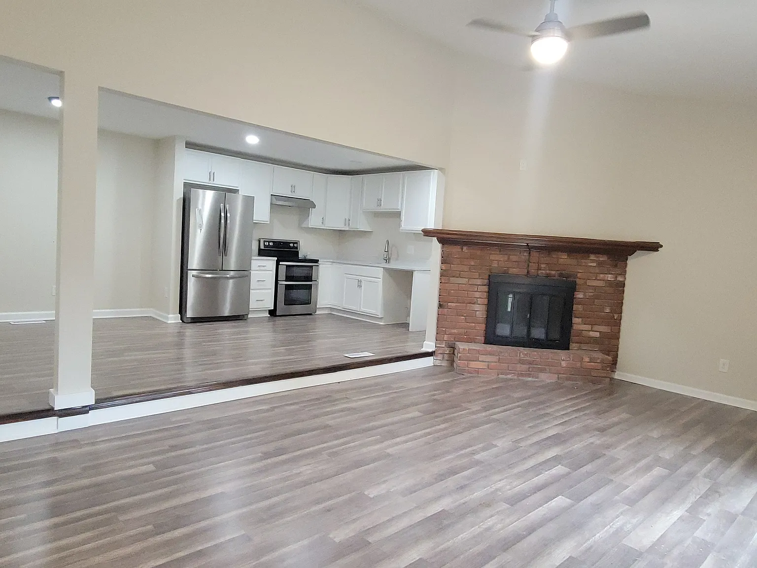 3 bed, 2256 sqft, $1,975 — Photo 3