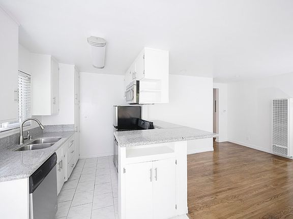 5th image of 1215 Granville Ave #129-03